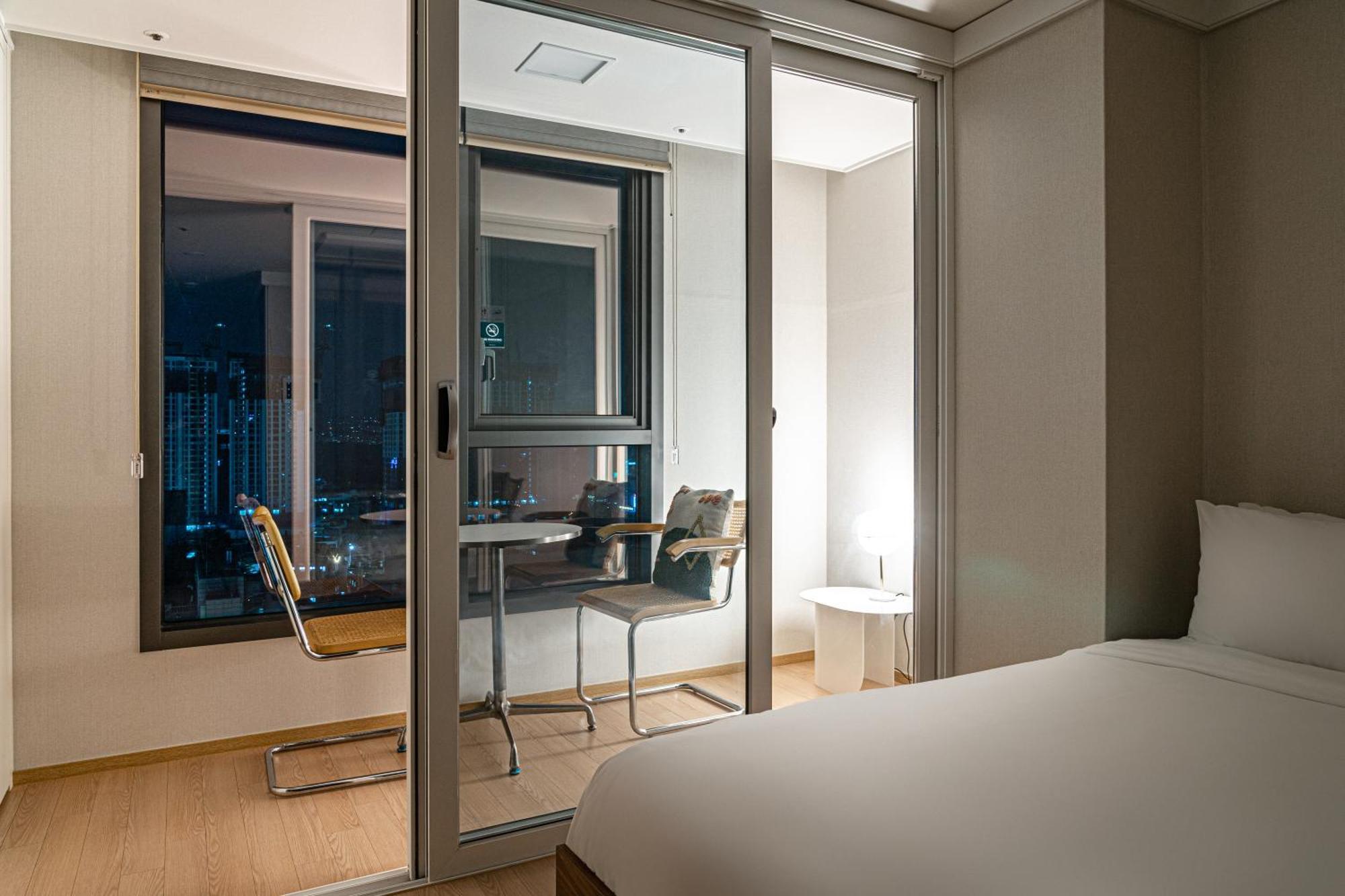 Urbanstay Myeongdong Сеул Екстер'єр фото