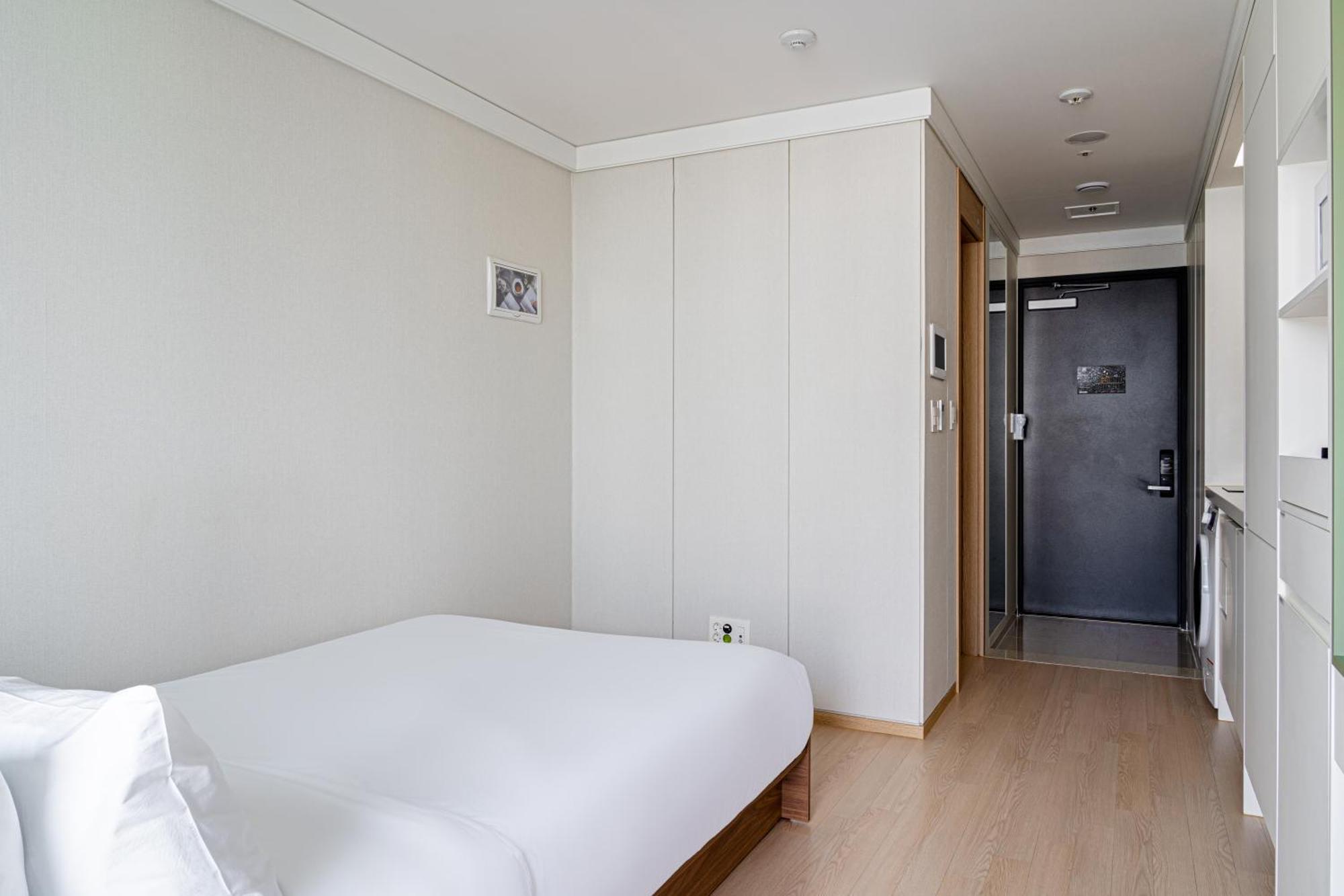 Urbanstay Myeongdong Сеул Екстер'єр фото